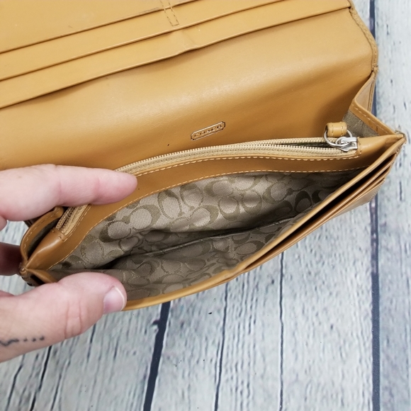 COACH | leather fold snap close wallet - Picture 5 of 11